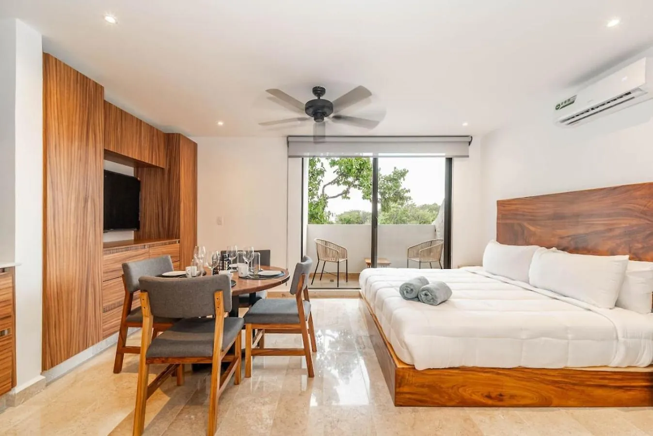 King Suite With Private Balcony, Gym, Rooftop Pool Tulum